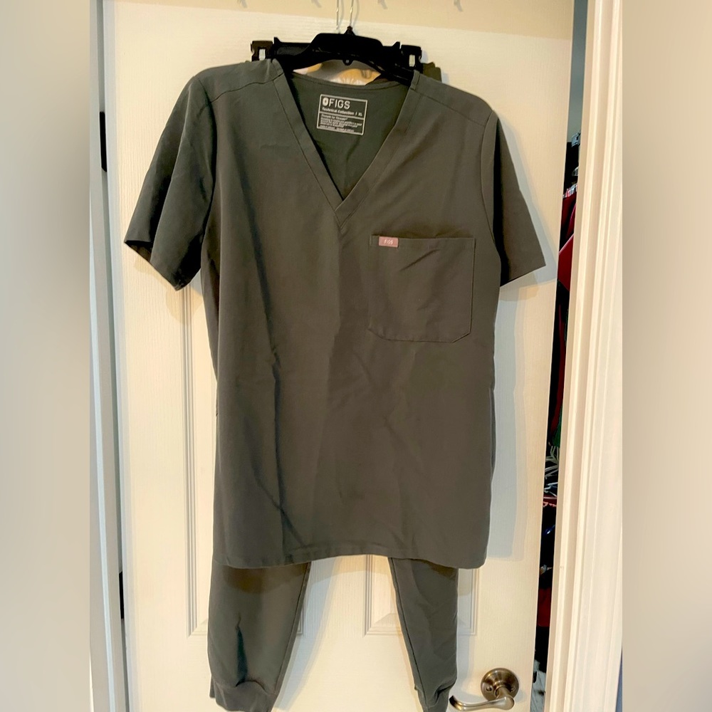 Figs gently used bonsi green XL top with XLP joggers
